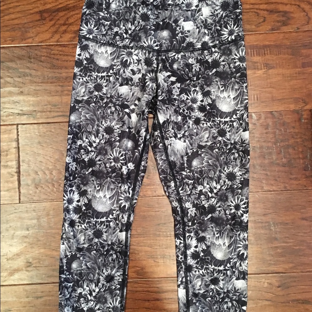 Lululemom cropped floral leggings